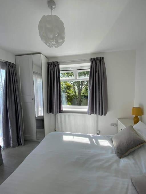 Dingley Dell - Superb Location For Truro In Private Accommodation Perranwell Екстериор снимка